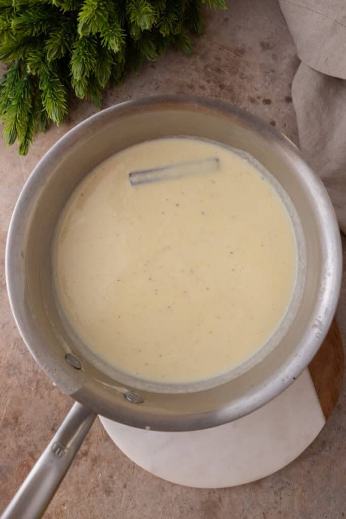 ingrédients mélangés dans une casserole