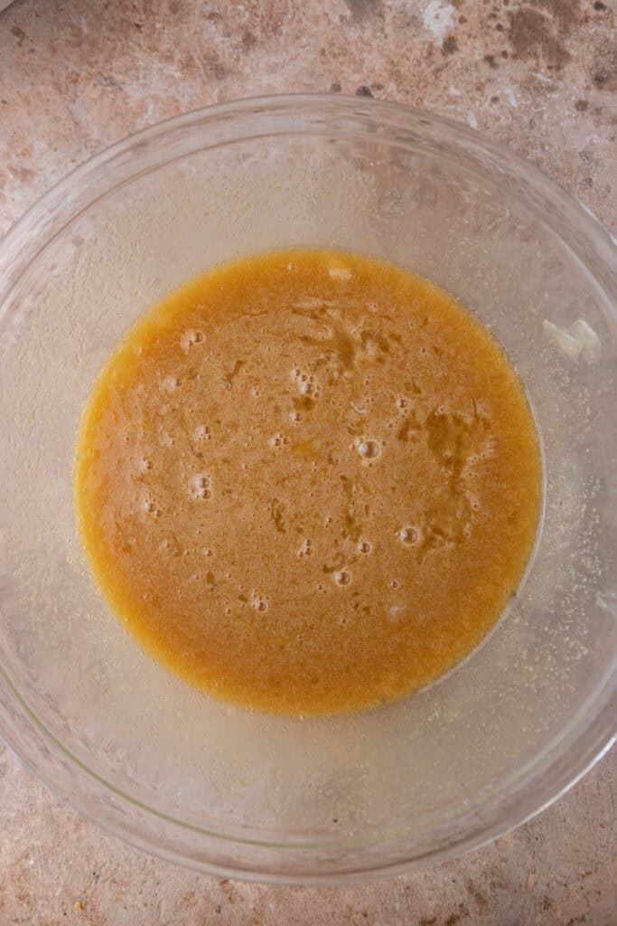 ingrédients mélangés dans un bol