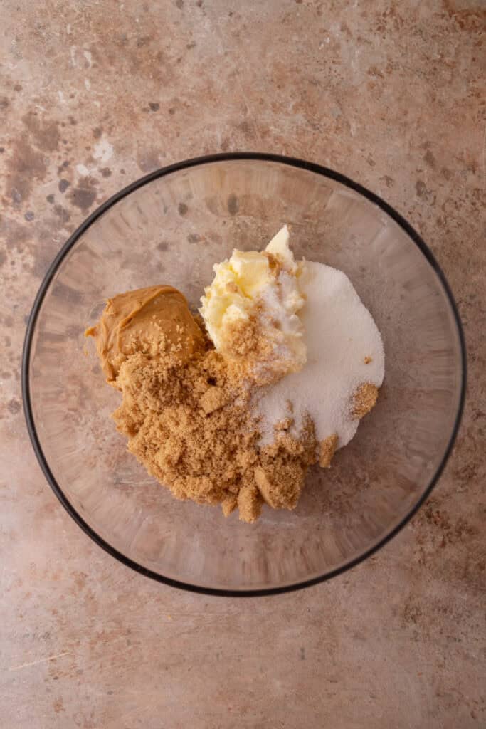 Ingrédients non mélangés dans un bol