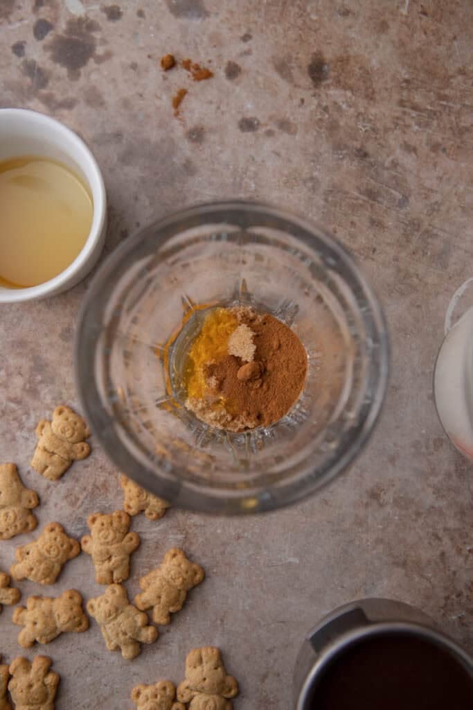 ingrédients dans un verre