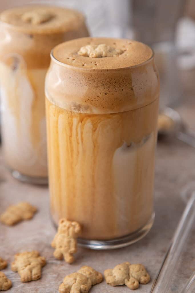 vue latérale du latte Teddy Graham