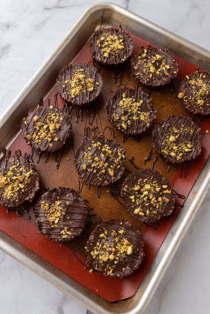 produit fini en train d’être décoré