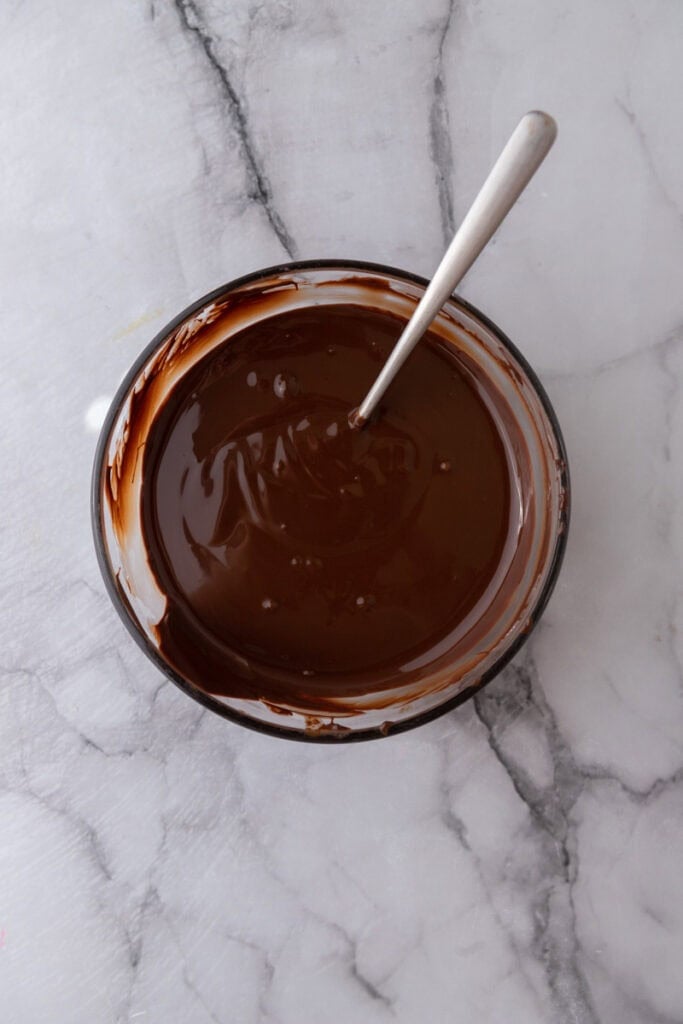 ingrédients fondus dans une coupelle