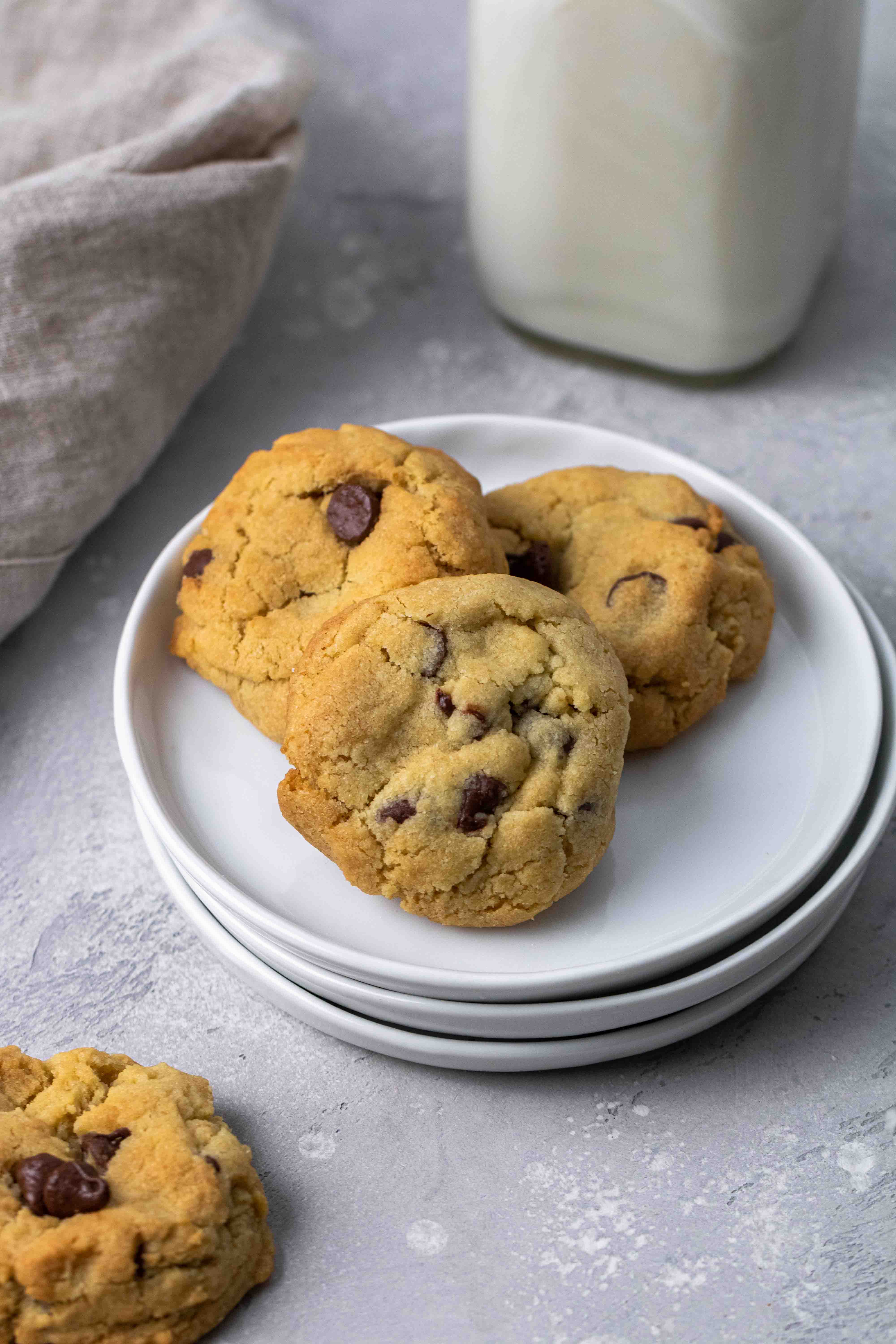 Cookies aux pépites de chocolat dans une friteuse à air