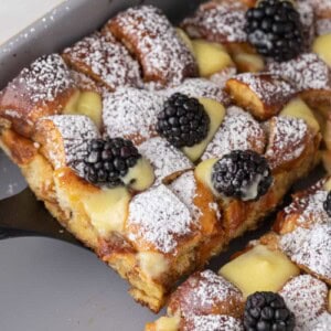 Partie du gratin de pain pretzel French Toast