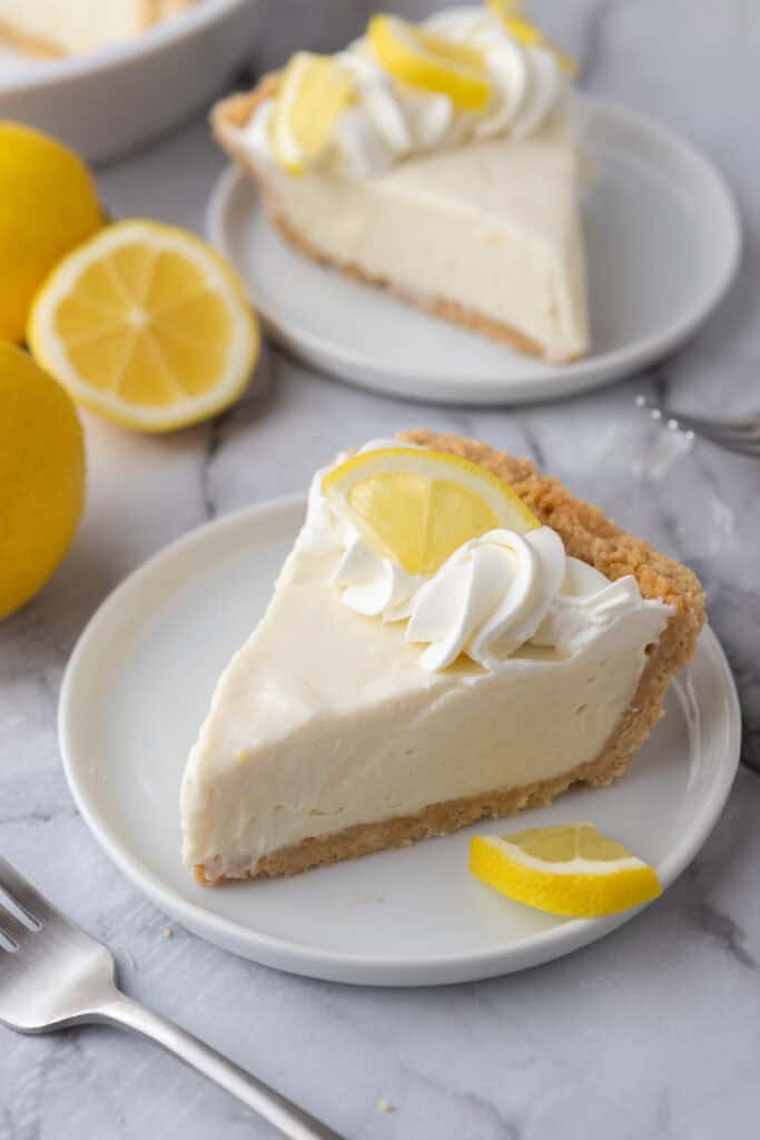 vue aérienne d’une part de tarte au citron sans cuisson